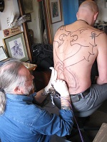 Der tatoveres
